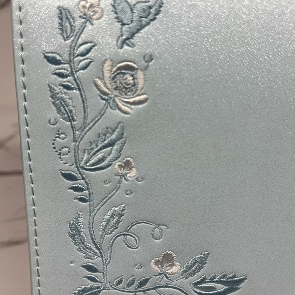 Loungefly Disney Princess Cinderella Shimmer Crossbody Embroidered Bag - Picture 7 of 16